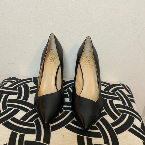 Vince Camuto Shoes - Vince Camuto pointy toed leather pumps